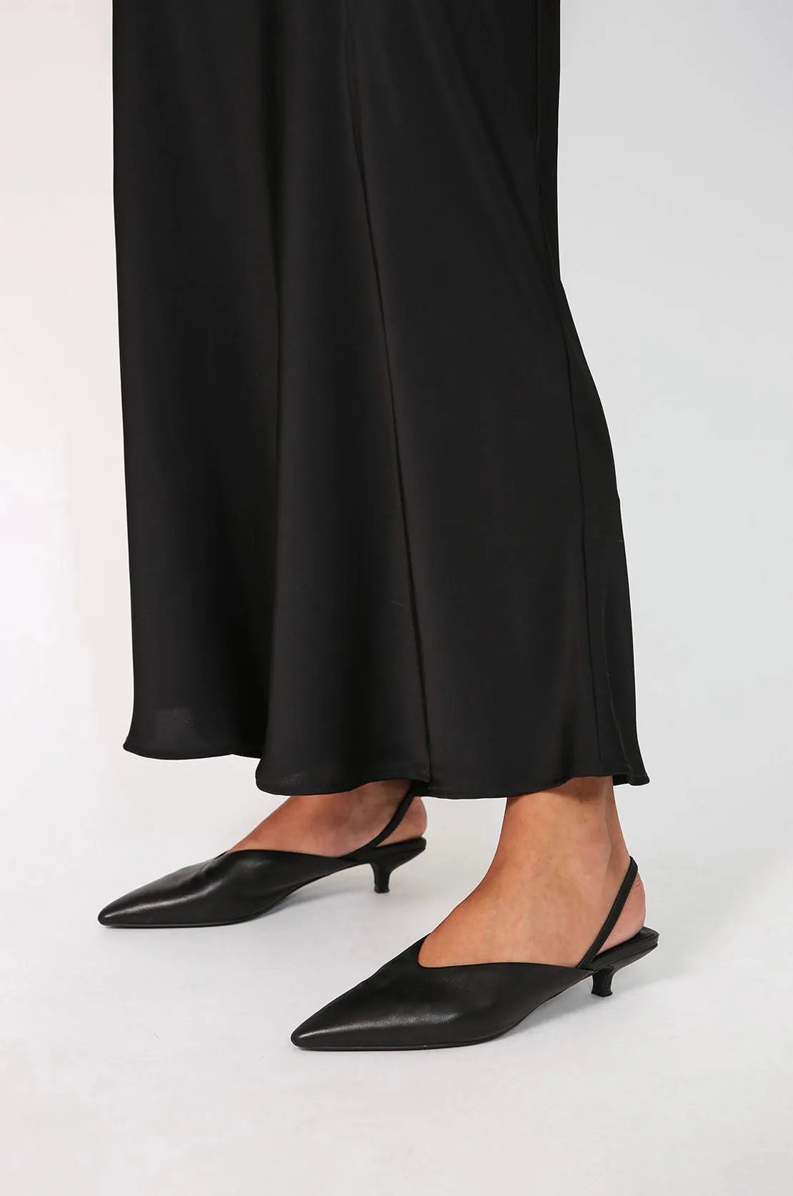 arrow slingback heel / black