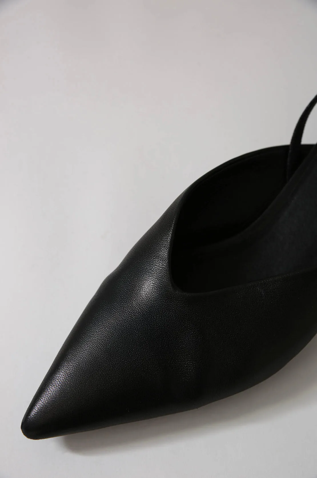 arrow slingback heel / black