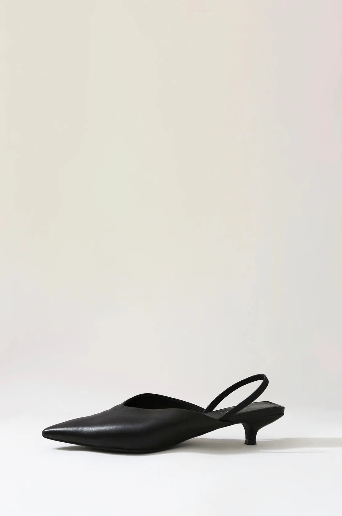 arrow slingback heel / black
