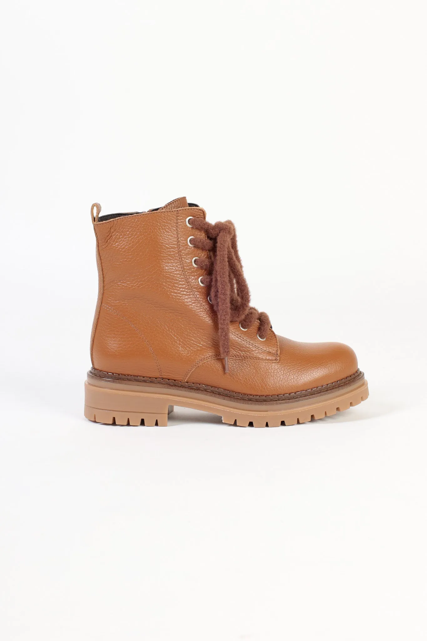 ELLIE CUOIO - Lace-Up Flat Ankle Boots