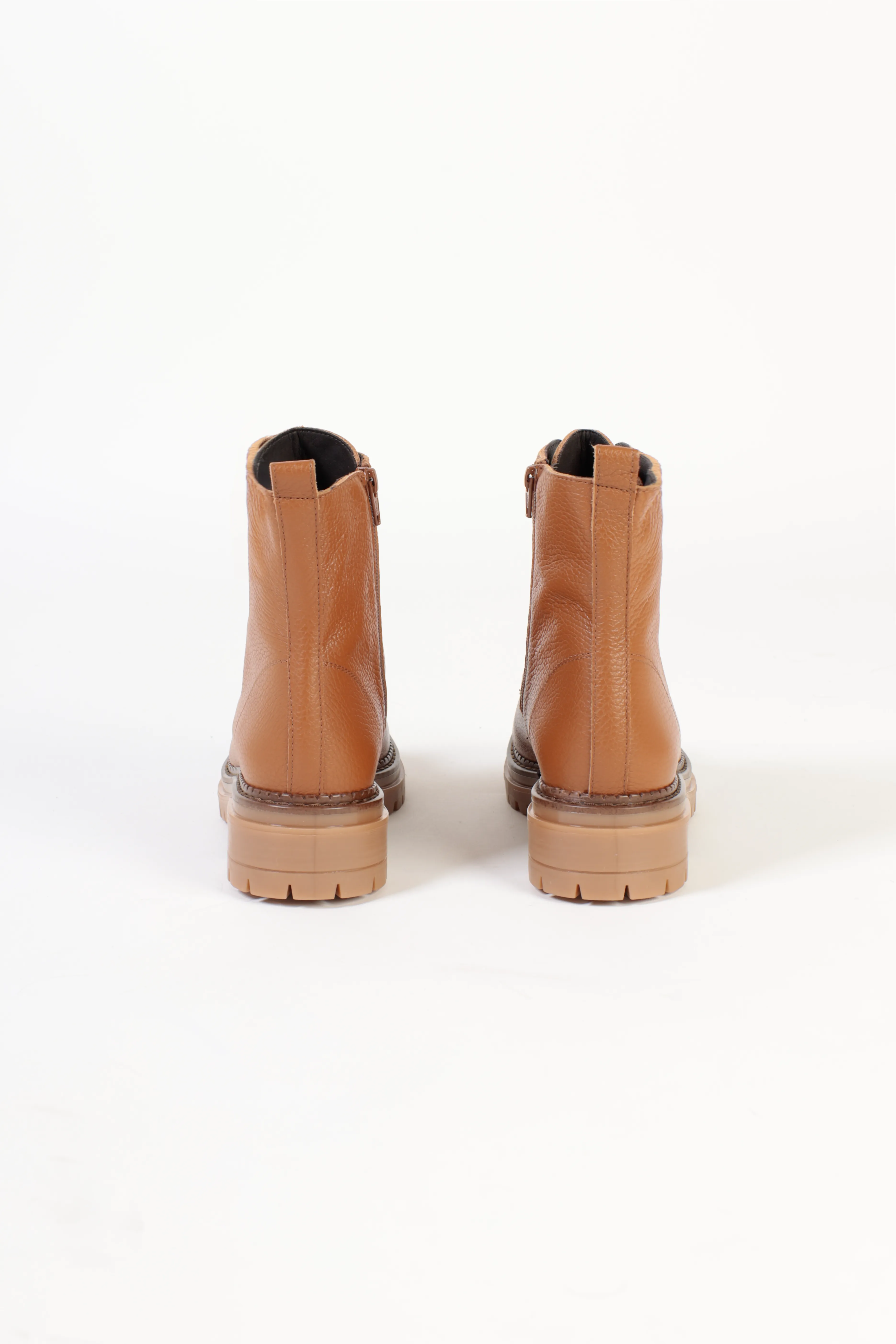 ELLIE CUOIO - Lace-Up Flat Ankle Boots