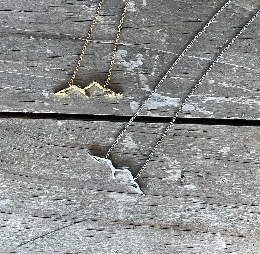 MOUNTAIN PEAKS NECKLACE